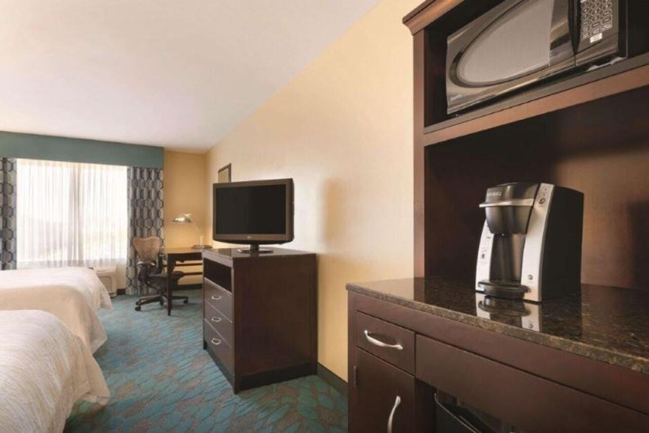 Hilton Garden Inn Fargo Esterno foto