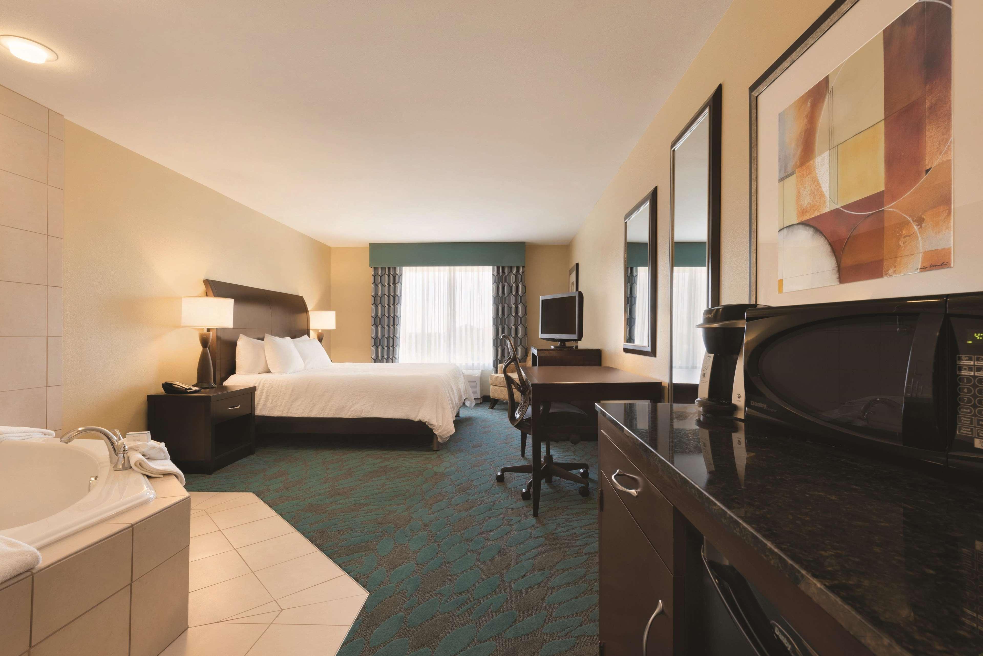 Hilton Garden Inn Fargo Esterno foto