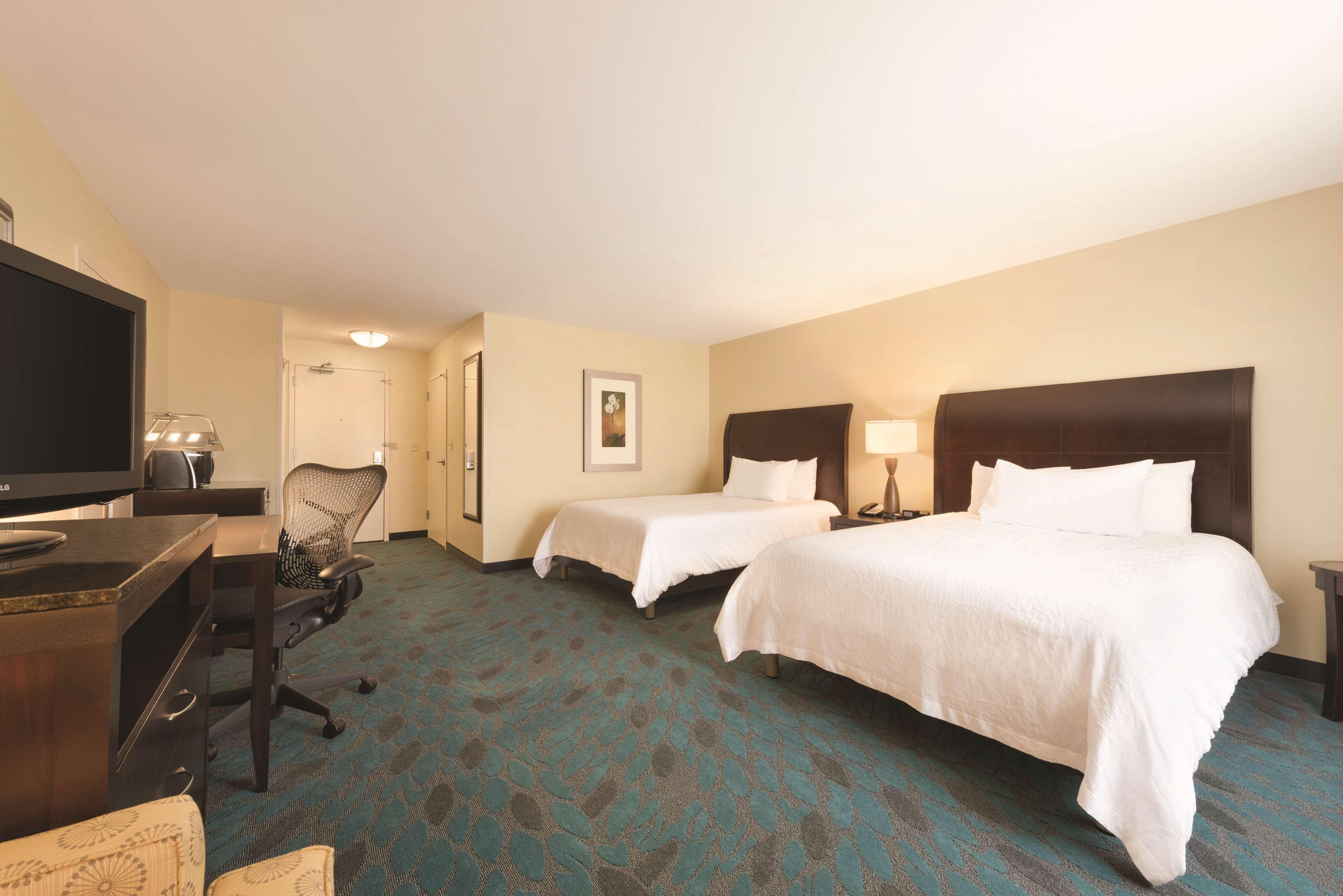 Hilton Garden Inn Fargo Esterno foto