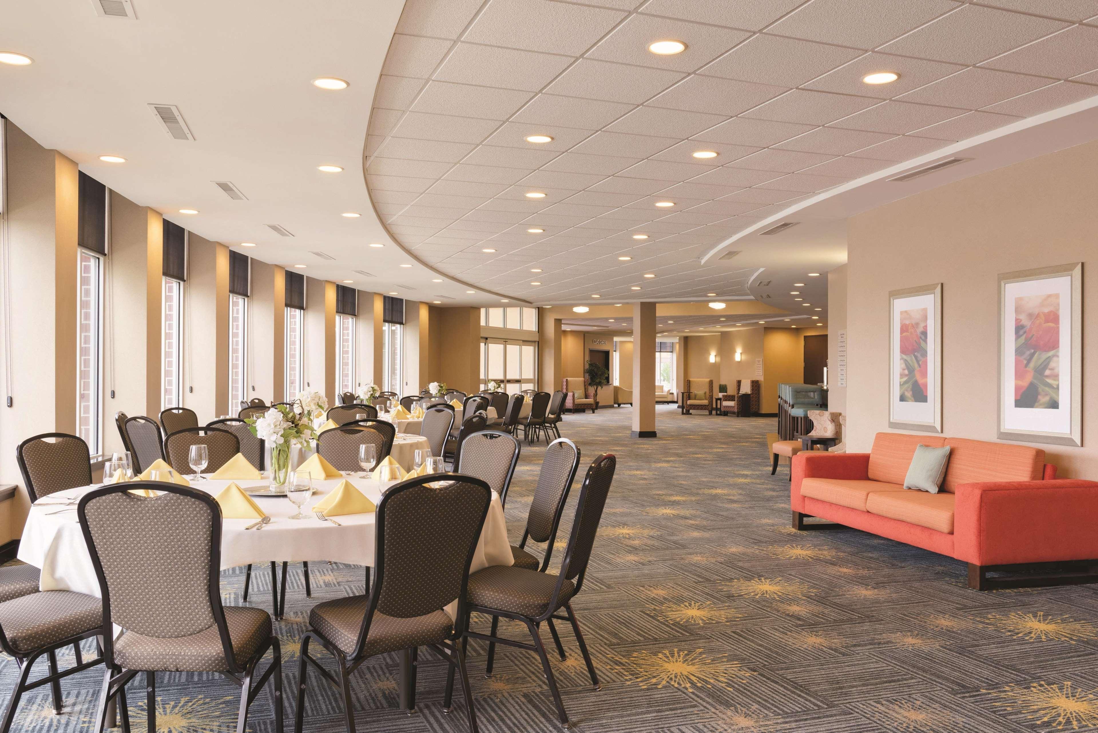 Hilton Garden Inn Fargo Esterno foto
