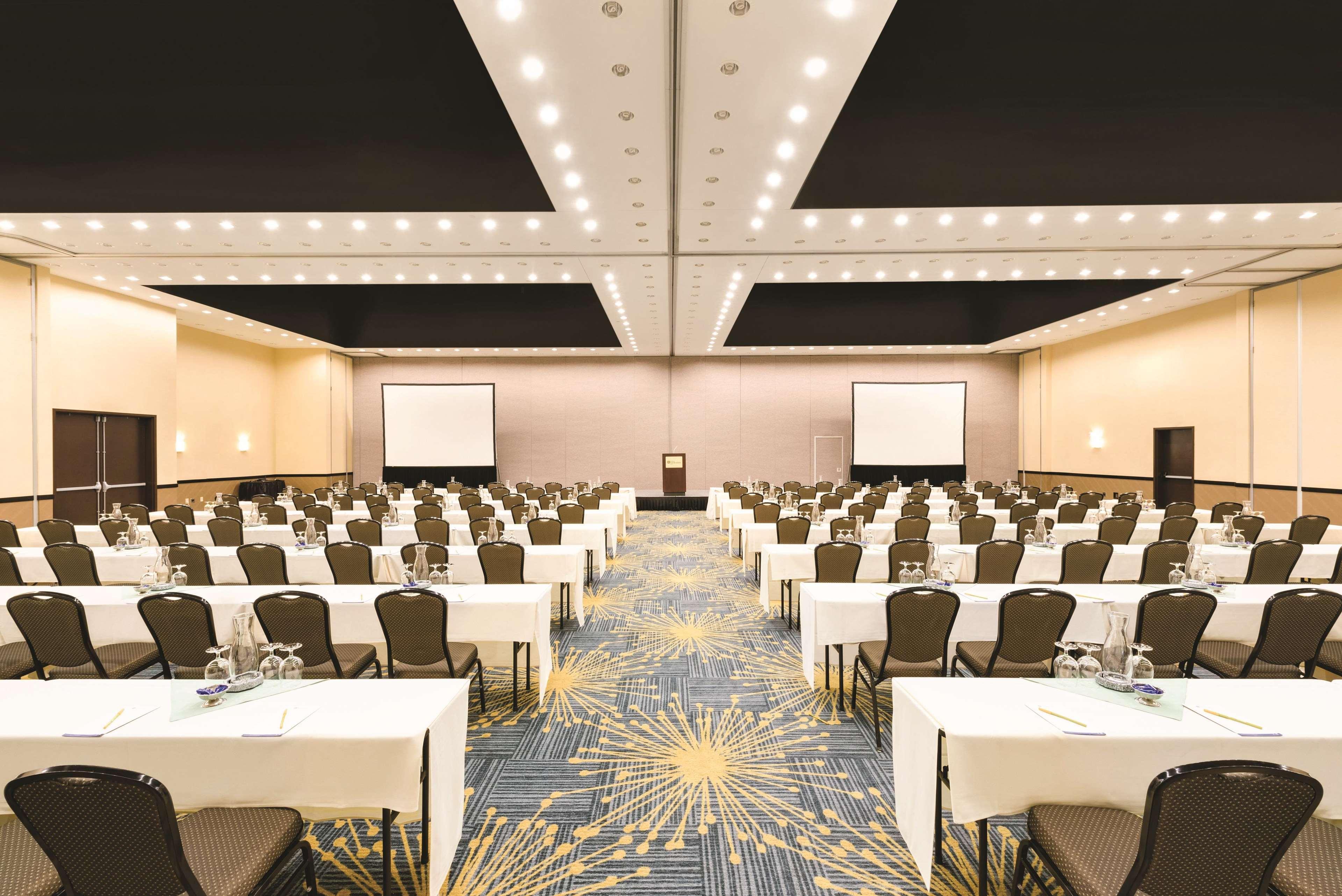 Hilton Garden Inn Fargo Esterno foto