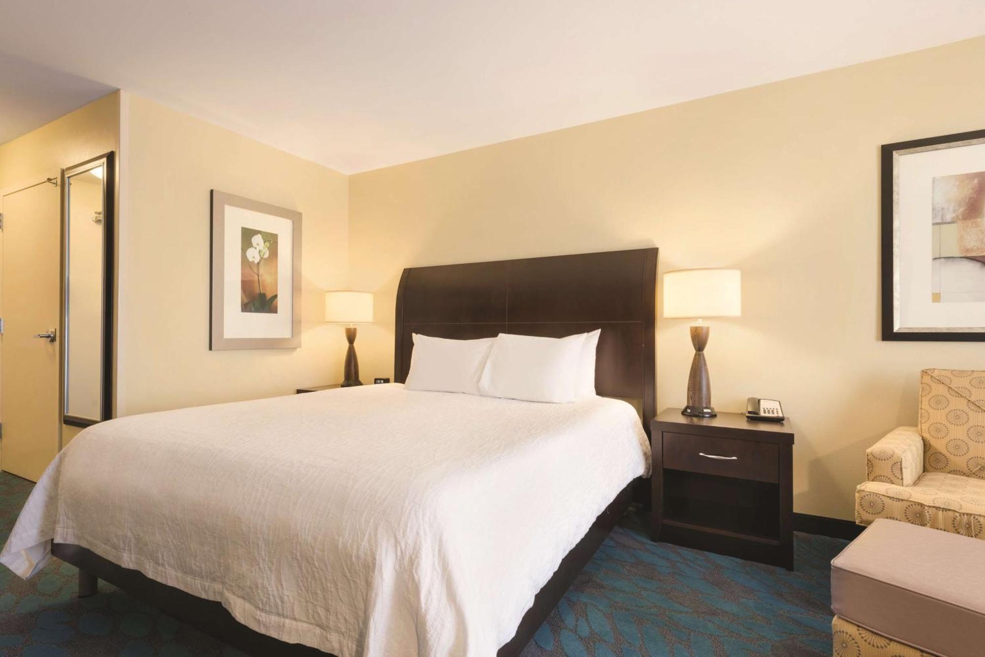 Hilton Garden Inn Fargo Esterno foto