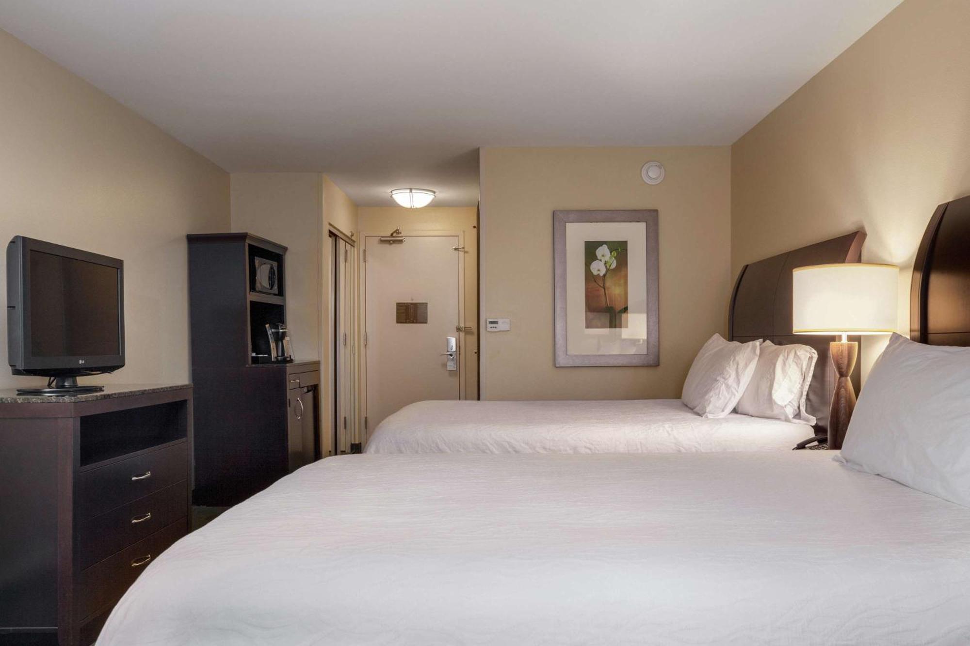 Hilton Garden Inn Fargo Esterno foto