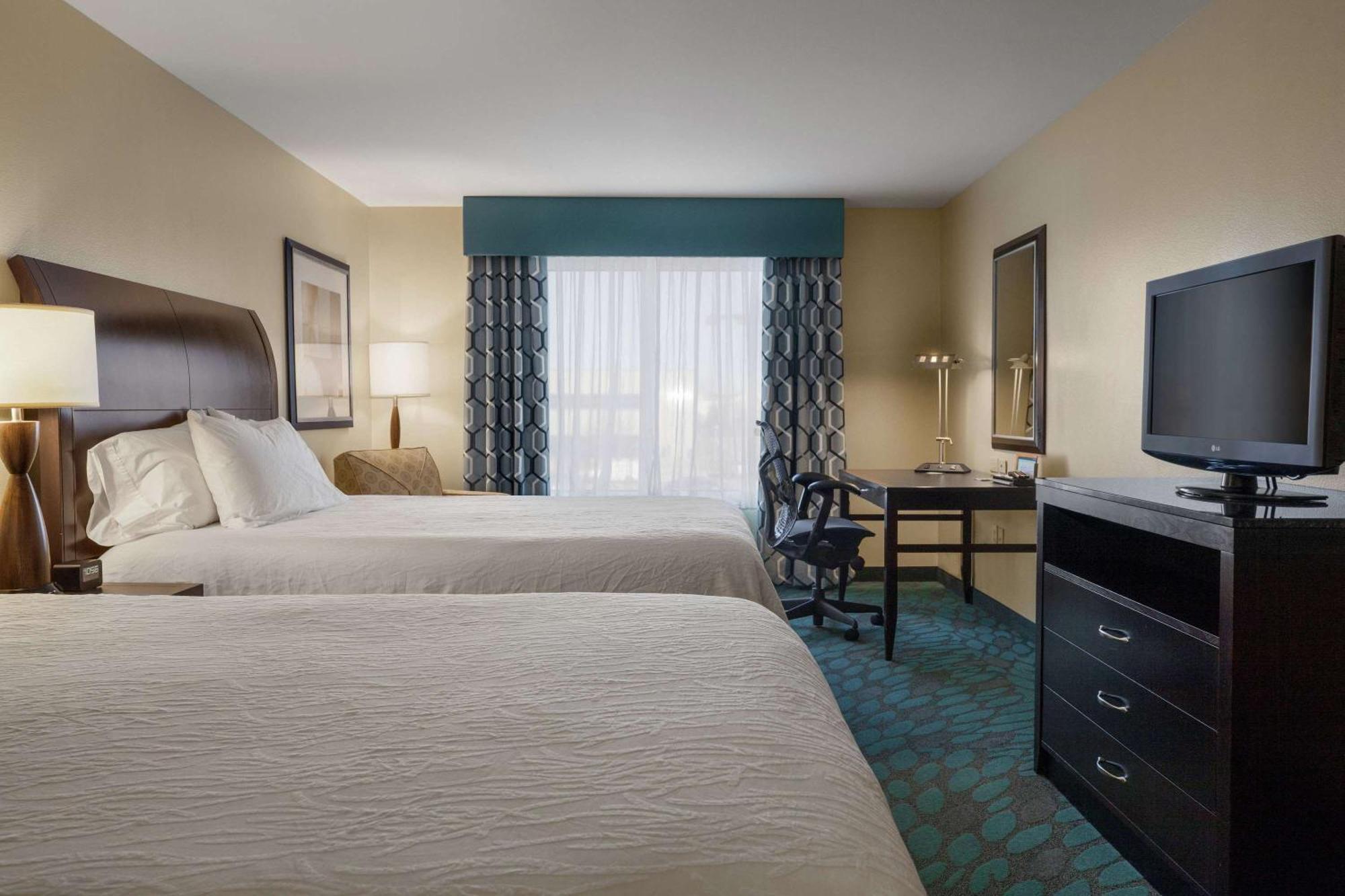 Hilton Garden Inn Fargo Esterno foto